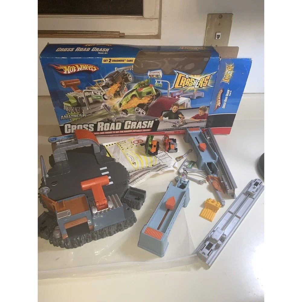 Mattel Hot Wheels Crashers CrossRoads Crash complete EUC